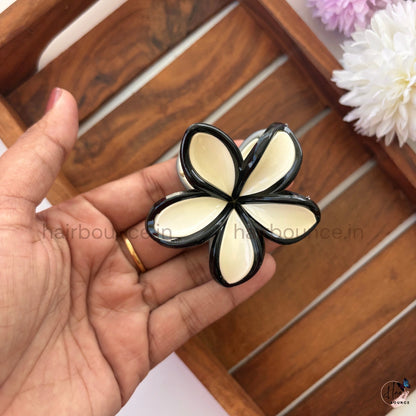 Pastel Lily Bloom Hair Claw – Medium
