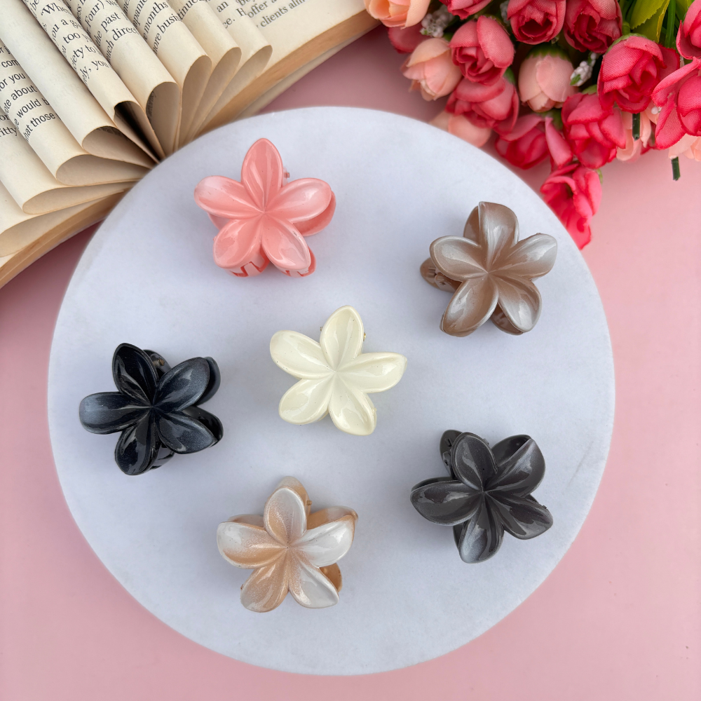 Soft Lily Hair Claw – Small