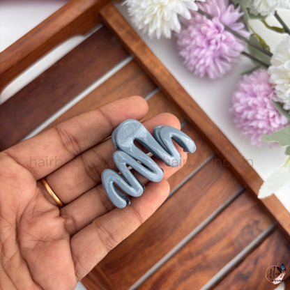 Wavy Grip Hair Claw – Small