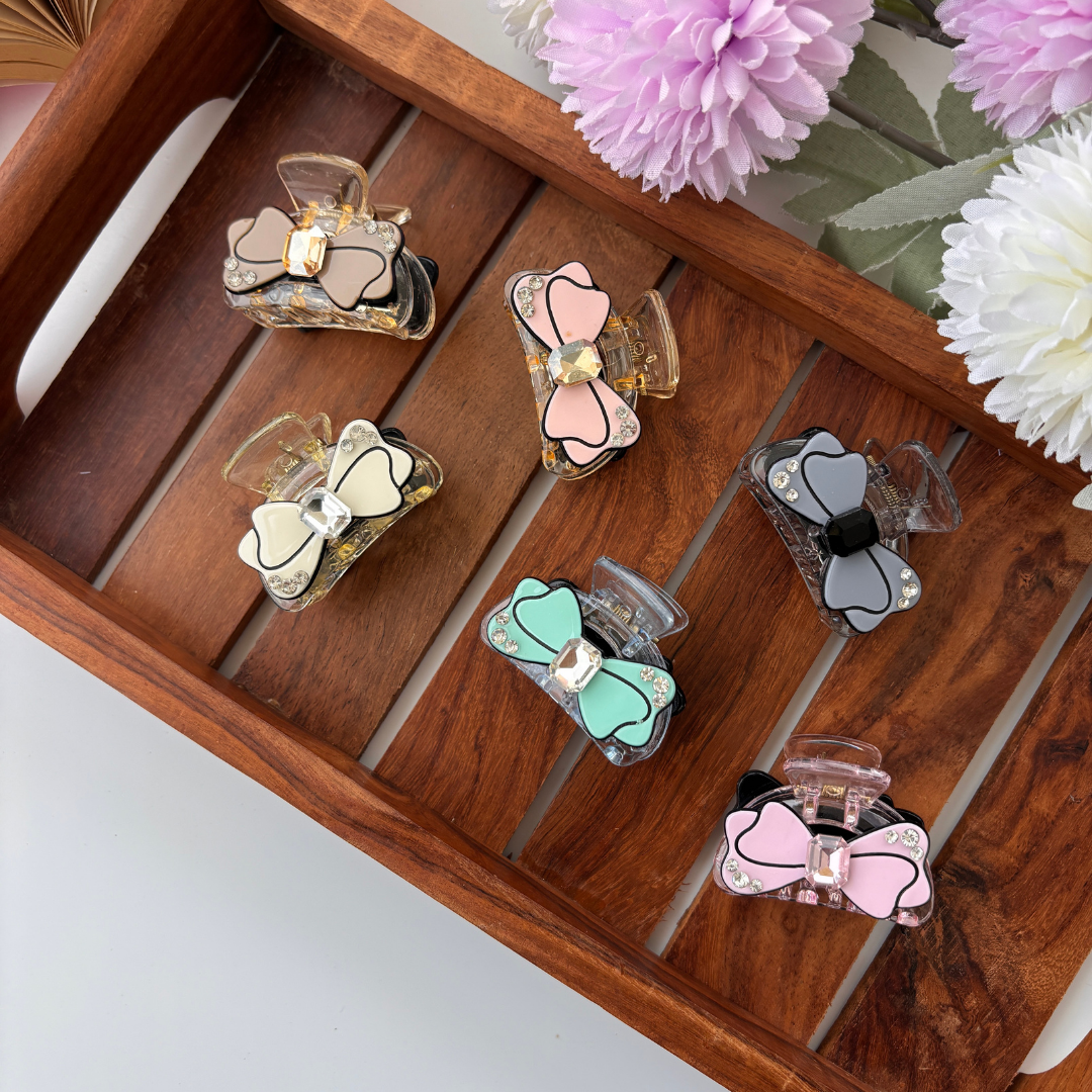 D Shape Bow Hair Claw – Medium