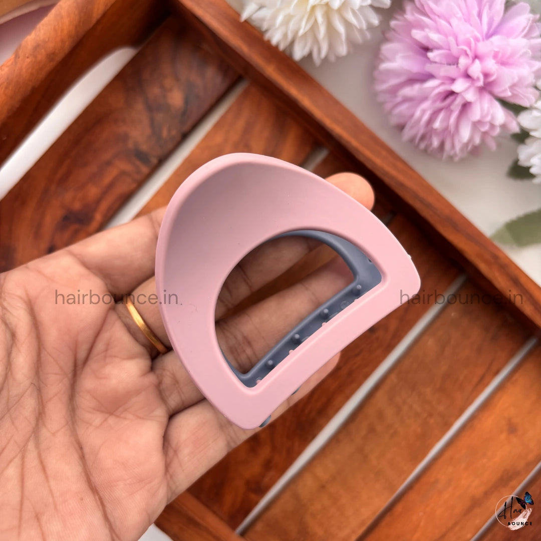 Dual-Colour D-Shape Hair Claw – Medium