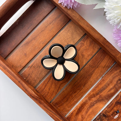 Matte Finish Outline Daisy Flower Hair Claw – Medium