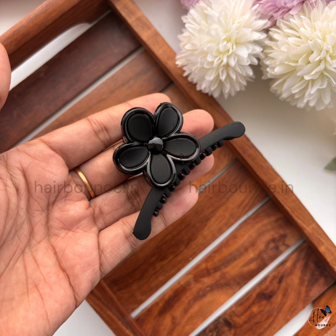Matte Daisy Flower Hair Claw – Medium