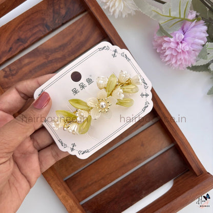 Golden Garden Floral Hair Barrette – Elegant Pearl Blossom Clip