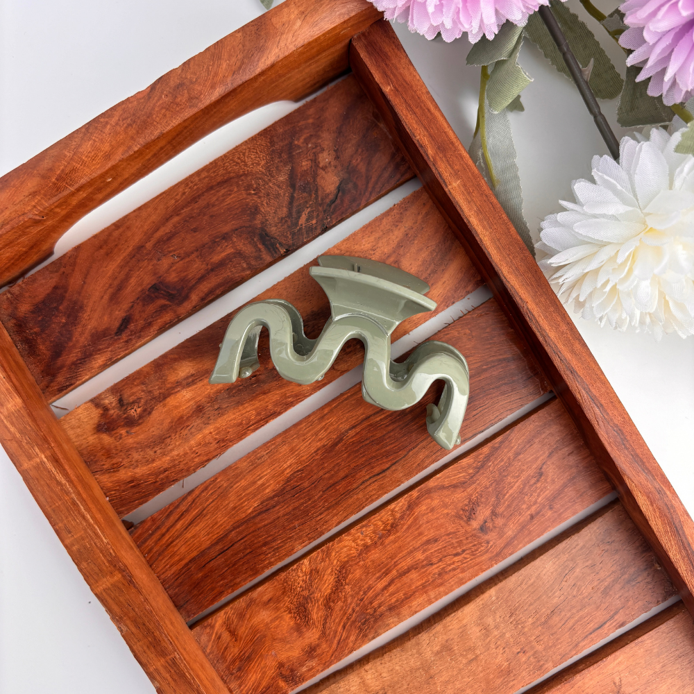 Wavy Hair Claw - Medium