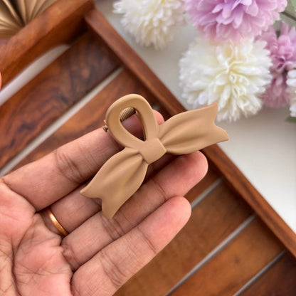 🎀 Matte Bow Hair Claw – Medium