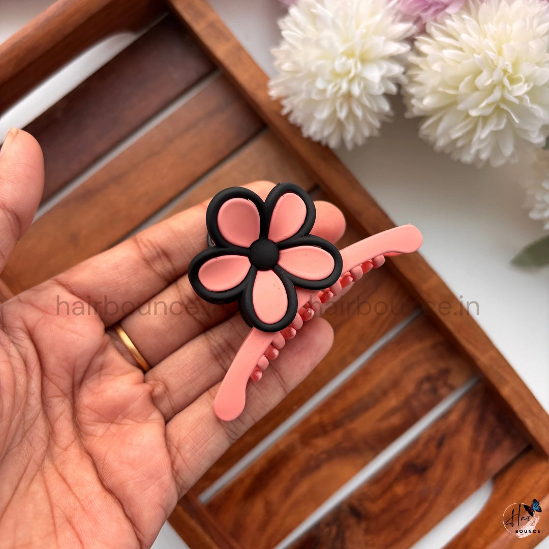 Matte Daisy Flower Hair Claw – Medium