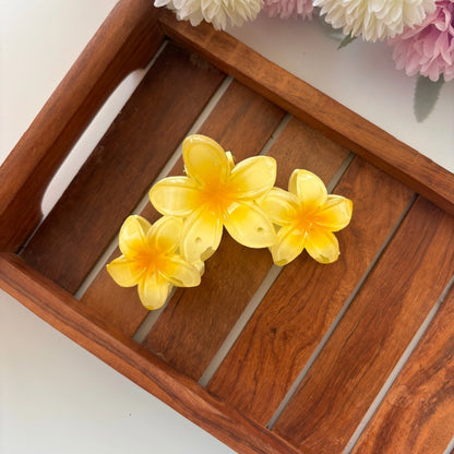 Shinny Triple Flower Lilly Hair Claw - Large