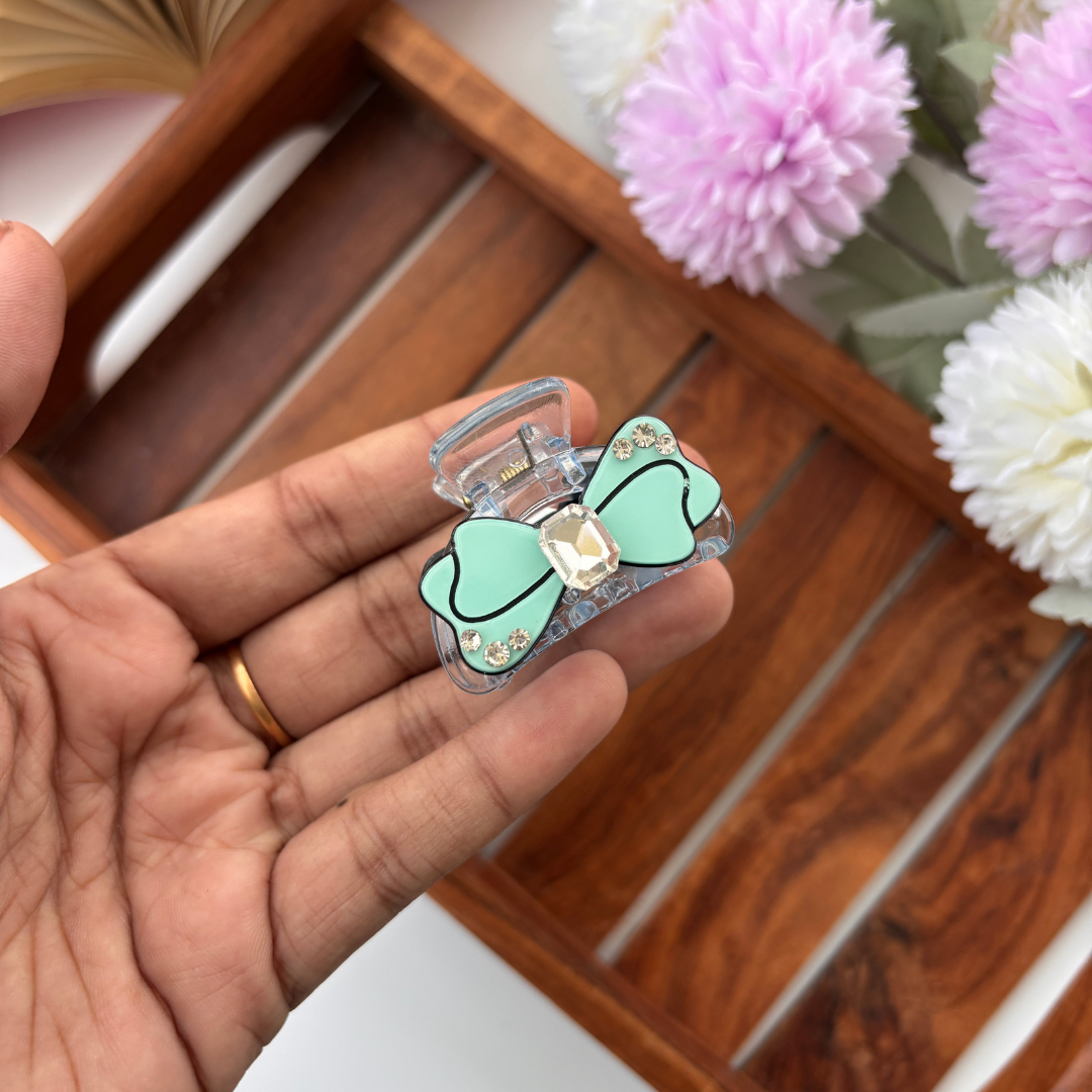 D Shape Bow Hair Claw – Medium