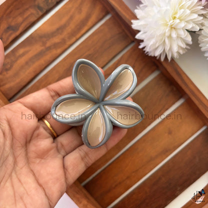 Pastel Lily Bloom Hair Claw – Medium