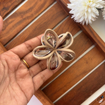 Pastel Lily Bloom Hair Claw – Medium