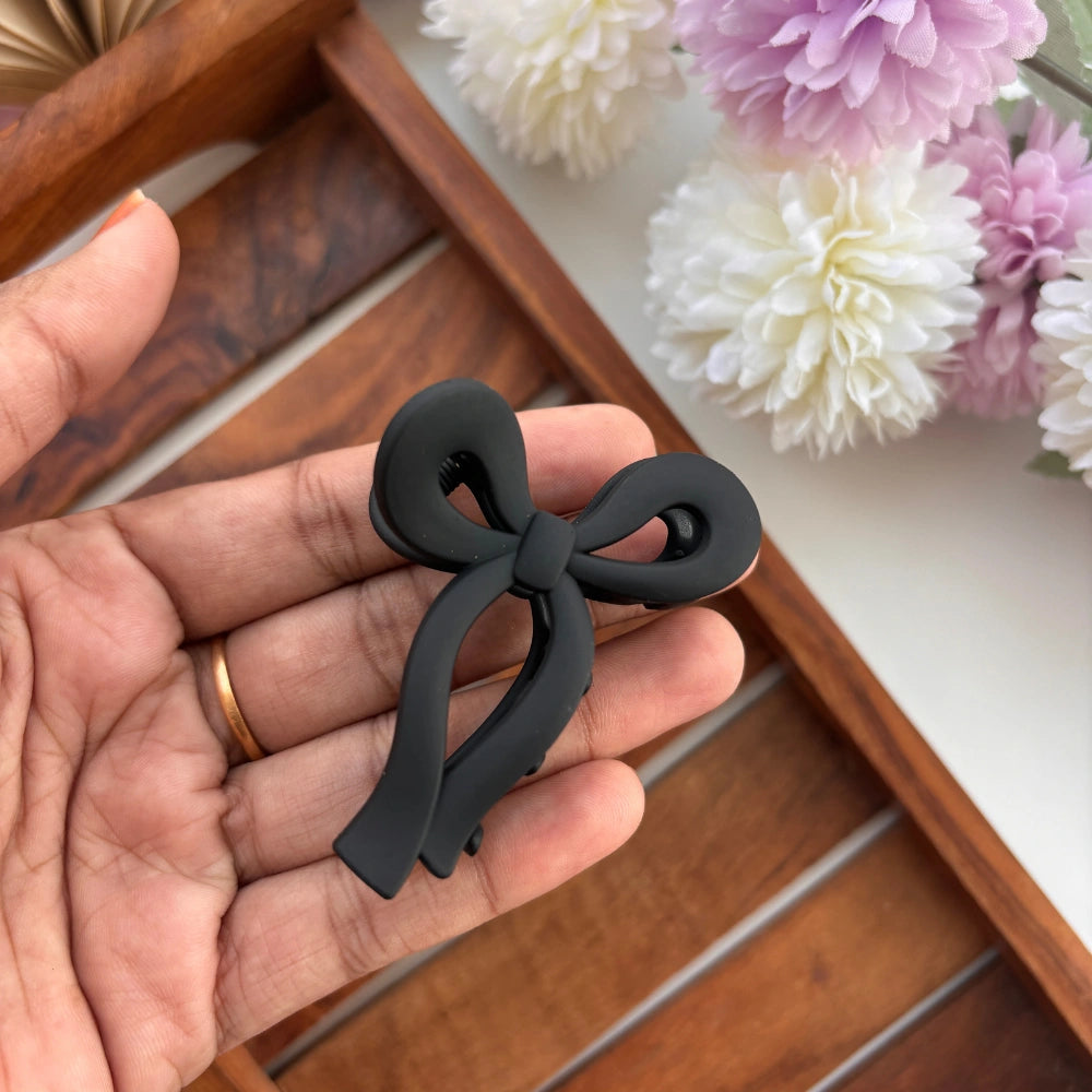 🎀 Minimal Ribbon Bow Hair Claw – Medium