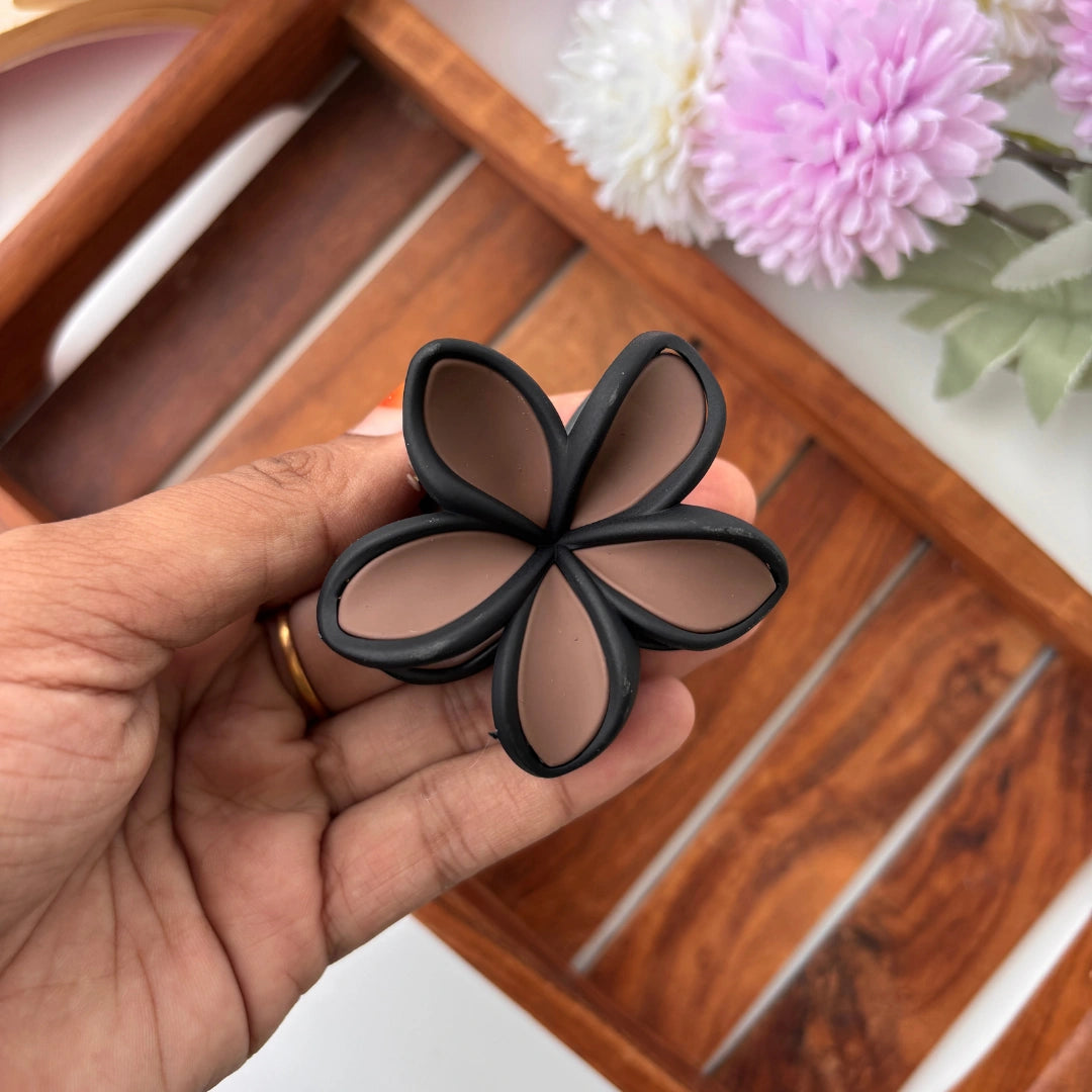 Matte Finish Outline Lilly Flower Hair Claw - Medium