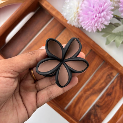 Matte Finish Outline Lilly Flower Hair Claw - Medium
