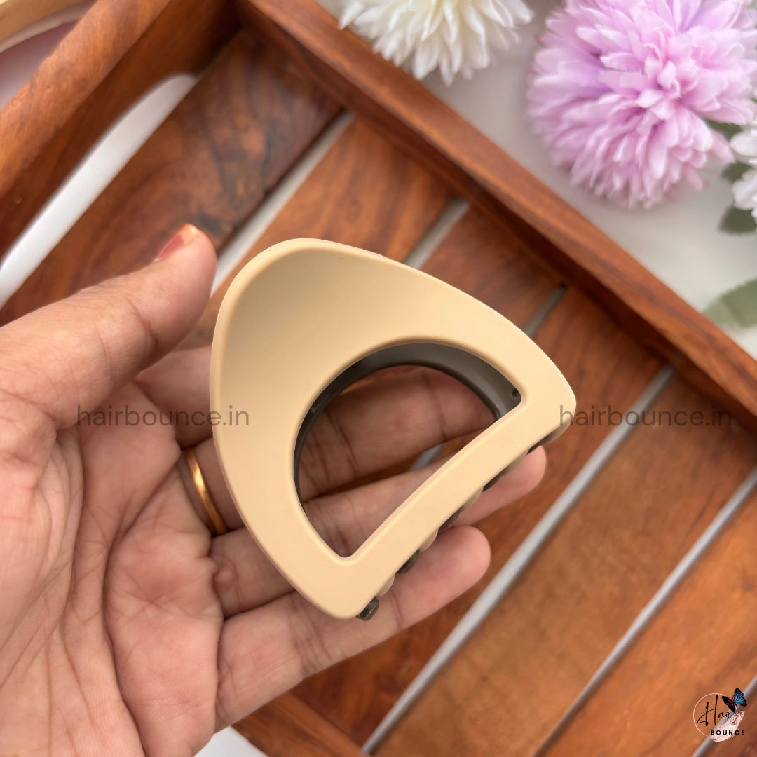 Dual-Colour D-Shape Hair Claw – Medium