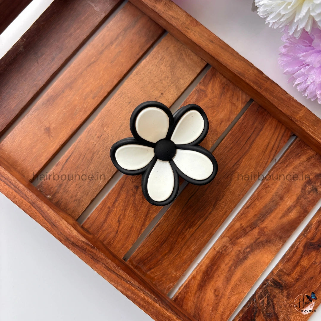 Matte Finish Outline Daisy Flower Hair Claw – Medium