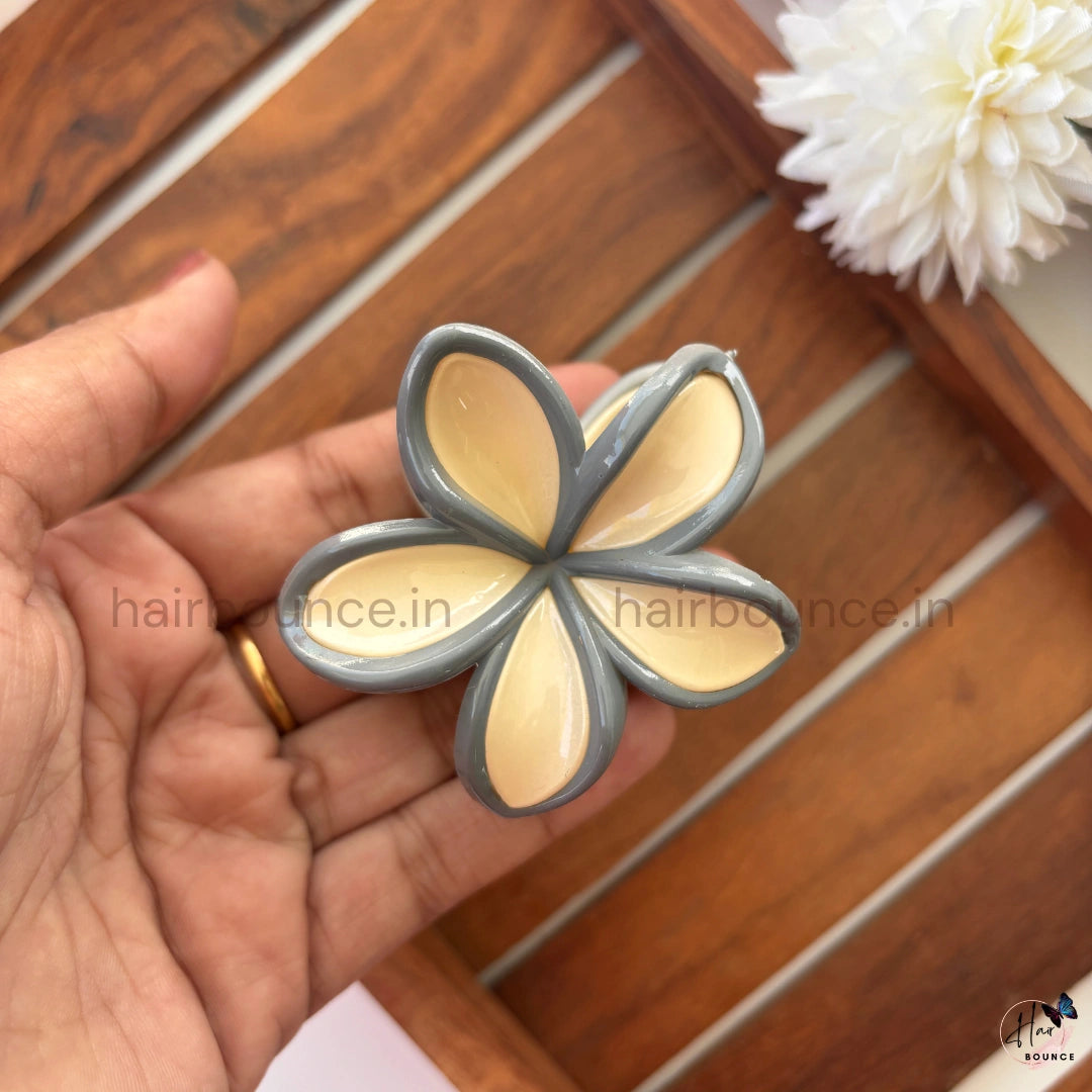 Pastel Lily Bloom Hair Claw – Medium