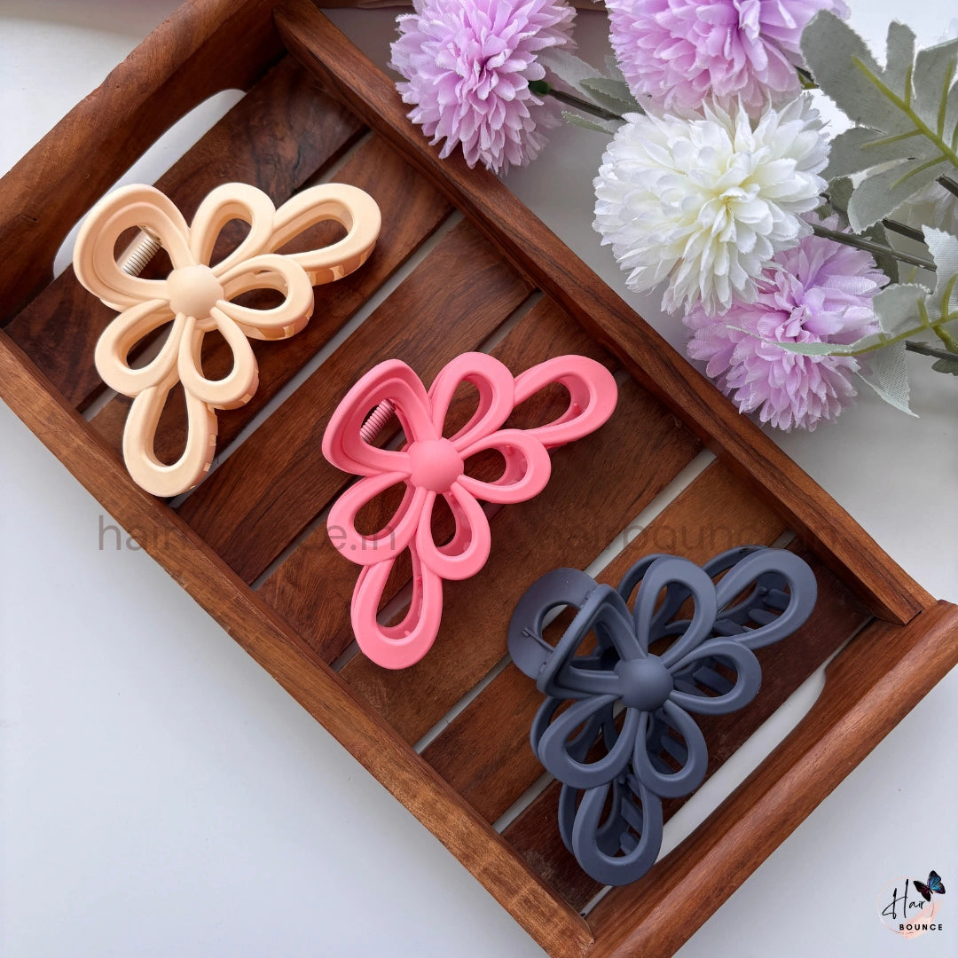 Matte Daisy Bloom Hair Claw – Large