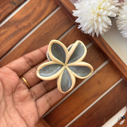 Pastel Lily Bloom Hair Claw – Medium