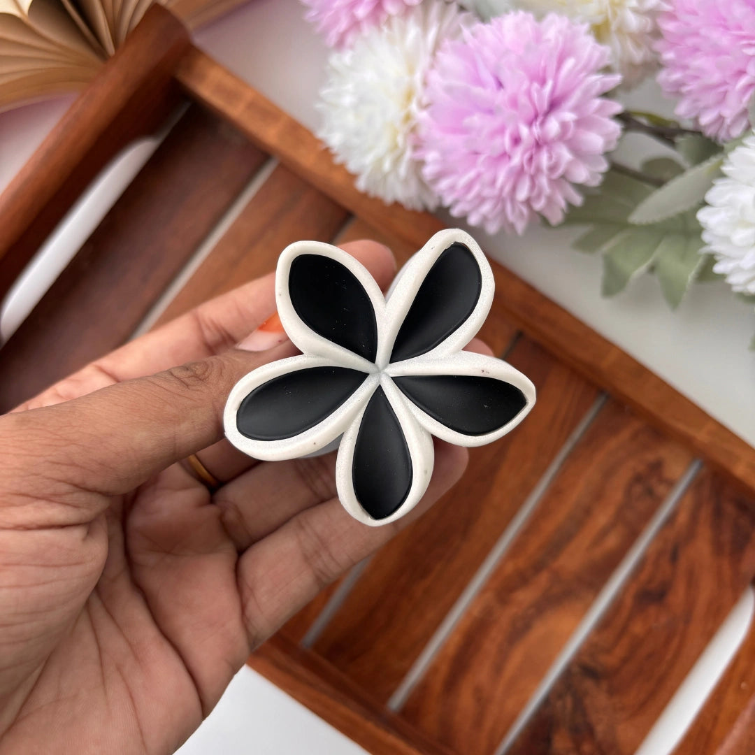 Matte Finish Outline Lilly Flower Hair Claw - Medium