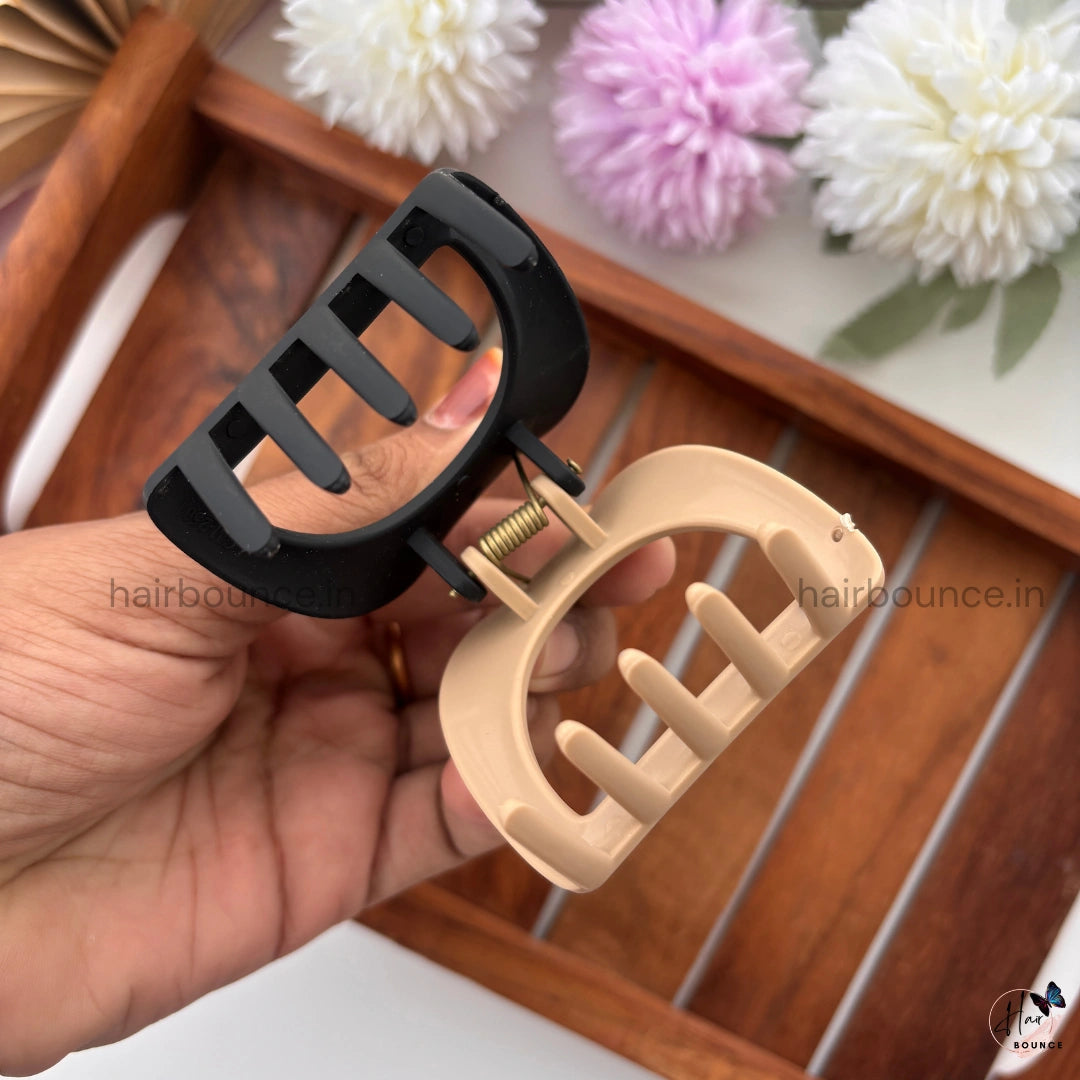 Dual-Colour D-Shape Hair Claw – Medium