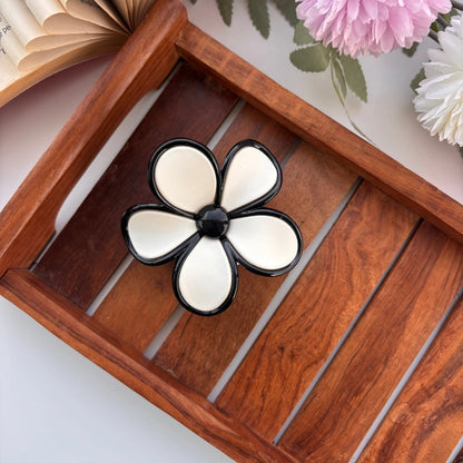 Daisy Flower Hair Claw – Large 🌼✨