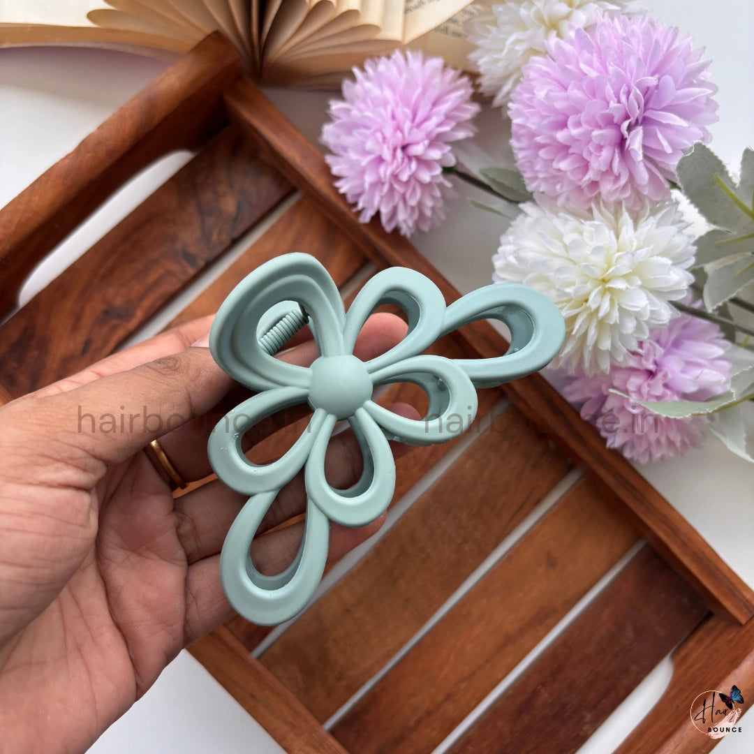 Matte Daisy Bloom Hair Claw – Large