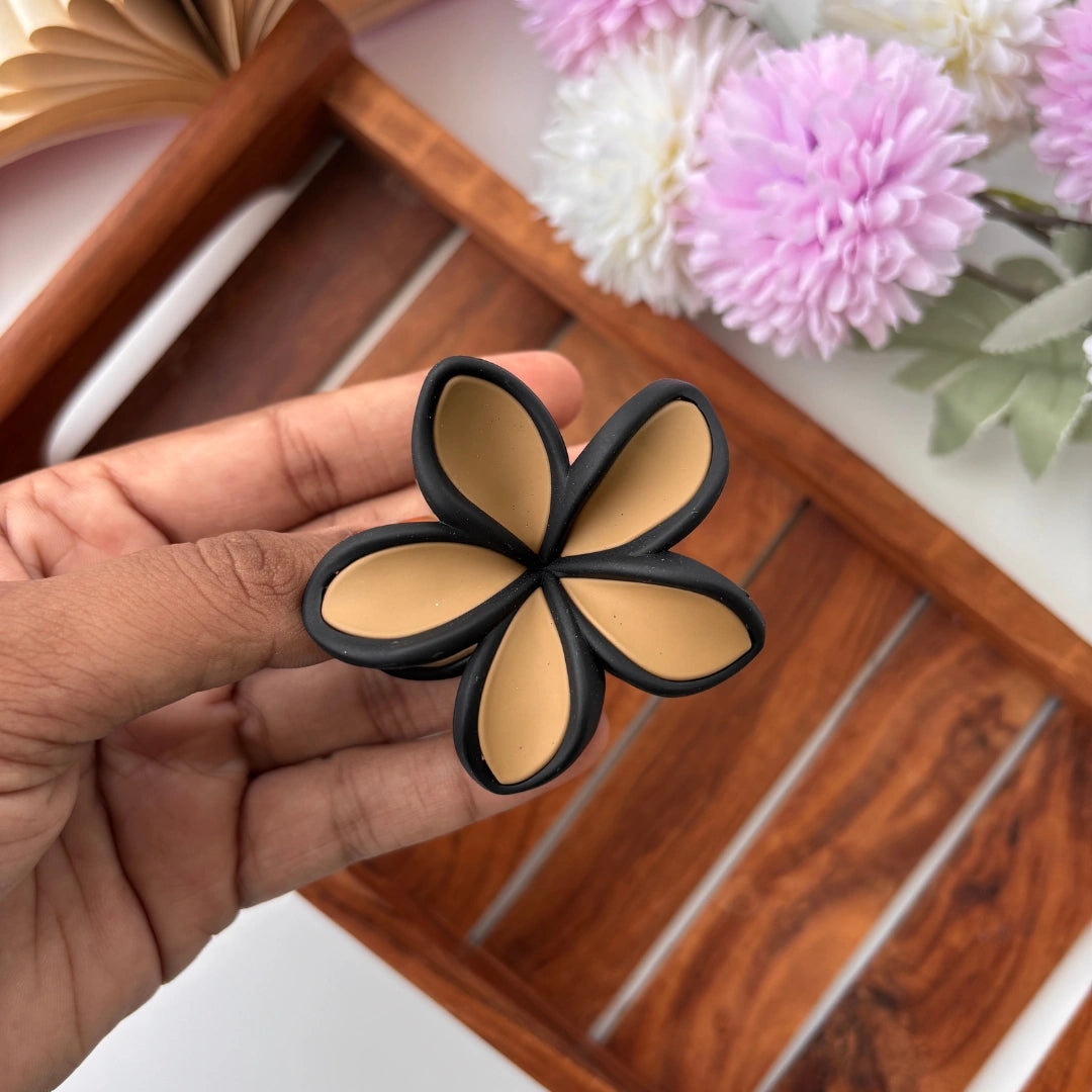 Matte Finish Outline Lilly Flower Hair Claw - Medium