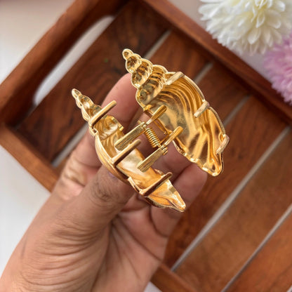 Golden Conch Shell Hair Claw - Medium