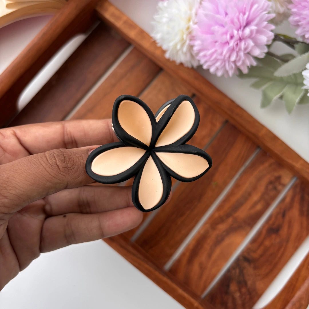 Matte Finish Outline Lilly Flower Hair Claw - Medium