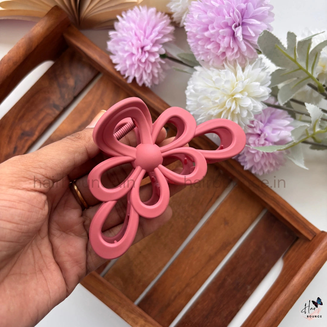 Matte Daisy Bloom Hair Claw – Large