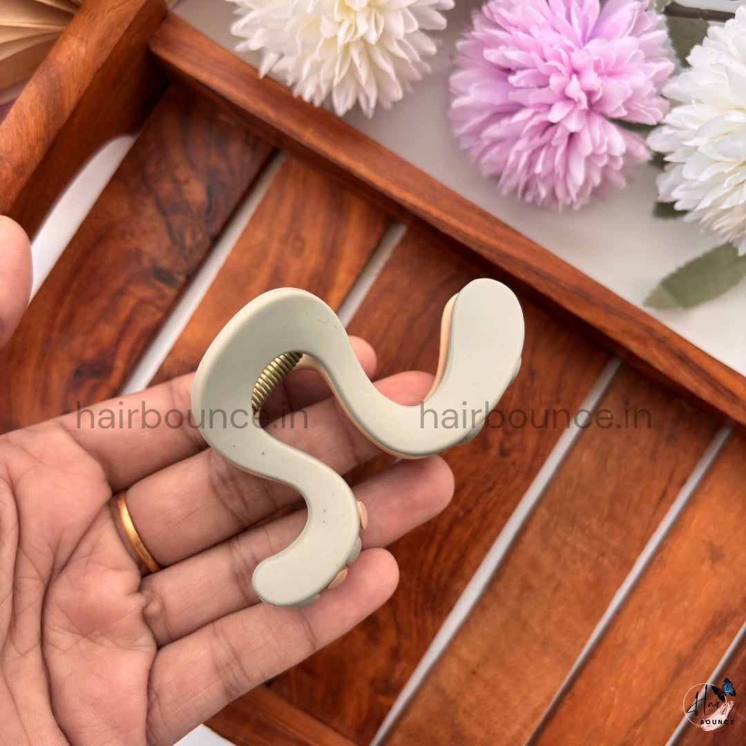 Dual-Colour Abstract Wave Hair Claw – Medium