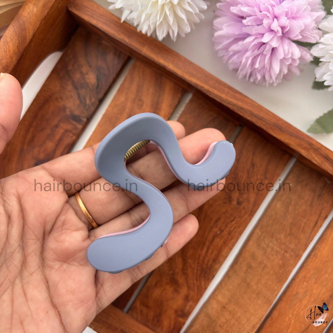 Dual-Colour Abstract Wave Hair Claw – Medium