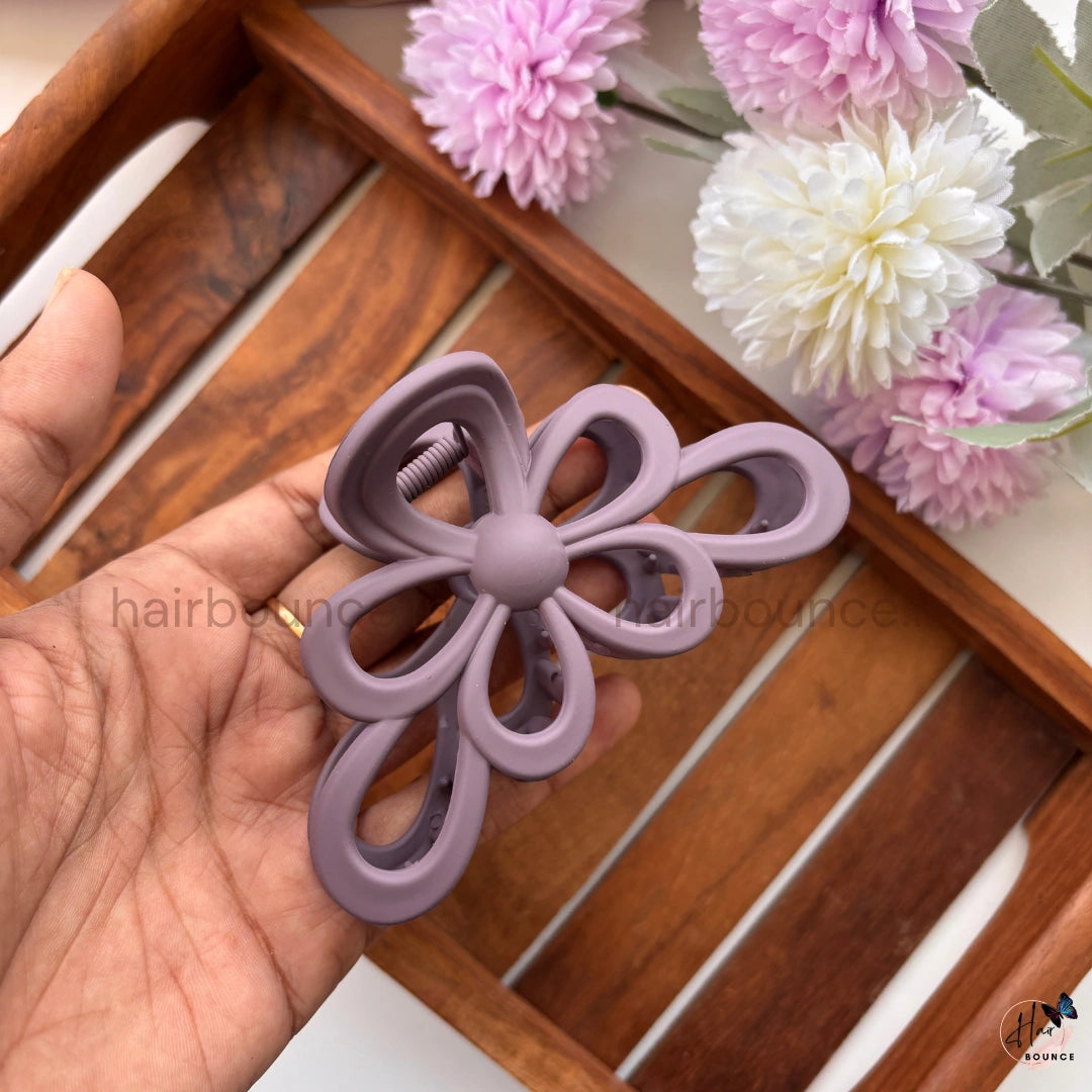 Matte Daisy Bloom Hair Claw – Large