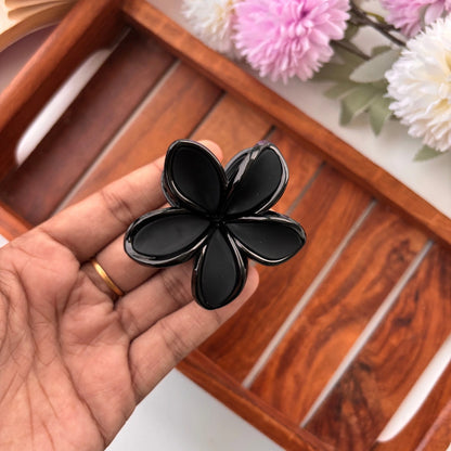 Glossy Outline Lilly Flower Hair Claw - Medium