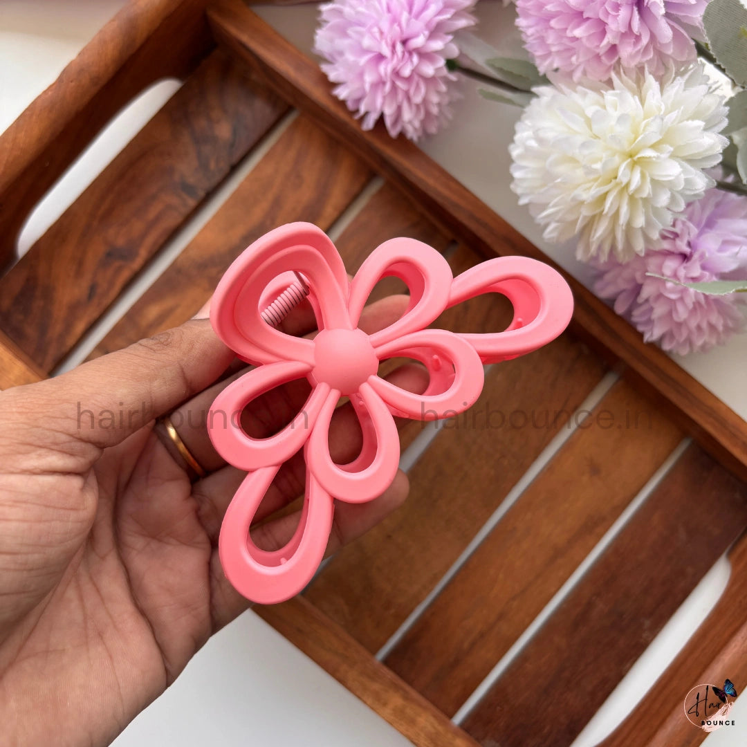 Matte Daisy Bloom Hair Claw – Large