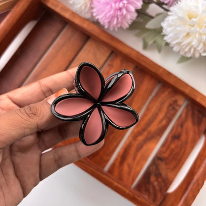 Glossy Outline Lilly Flower Hair Claw - Medium