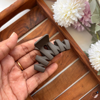 Matte Zigzag Hair Claw – Medium