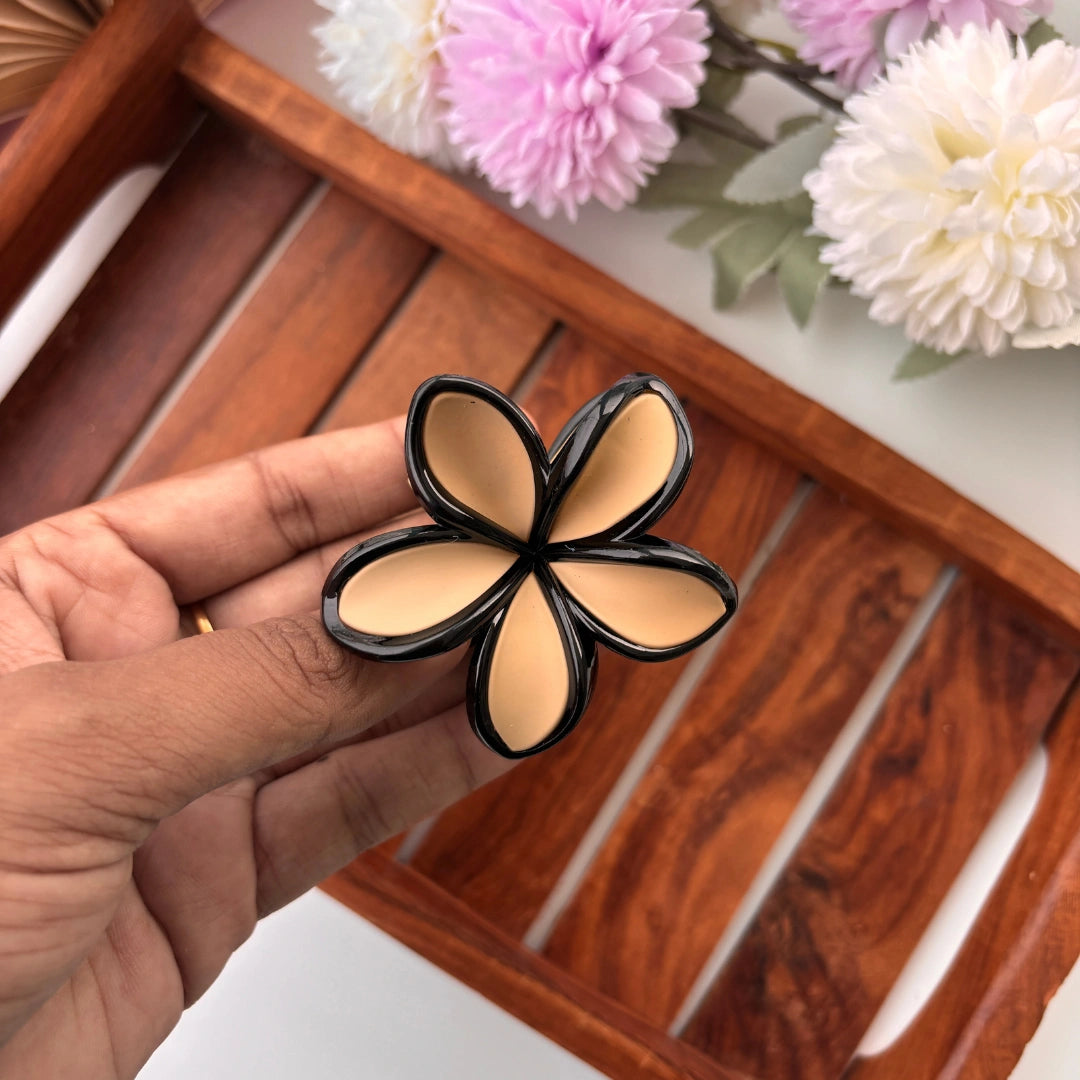 Glossy Outline Lilly Flower Hair Claw - Medium