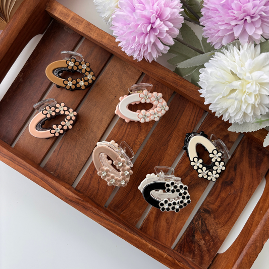Oval Daisy Hair Claw – Medium