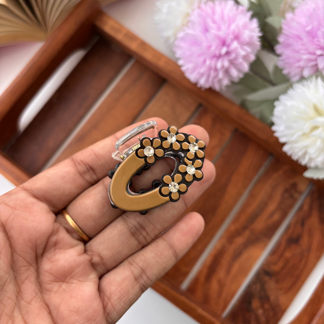 Oval Daisy Hair Claw – Medium