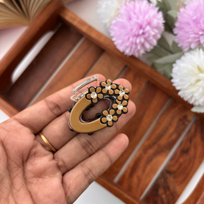 Oval Daisy Hair Claw – Medium