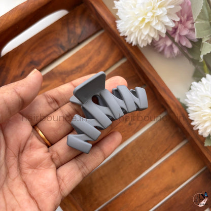 Matte Zigzag Hair Claw – Medium