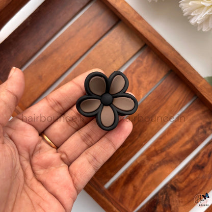 Matte Daisy Flower Hair Claw – Small