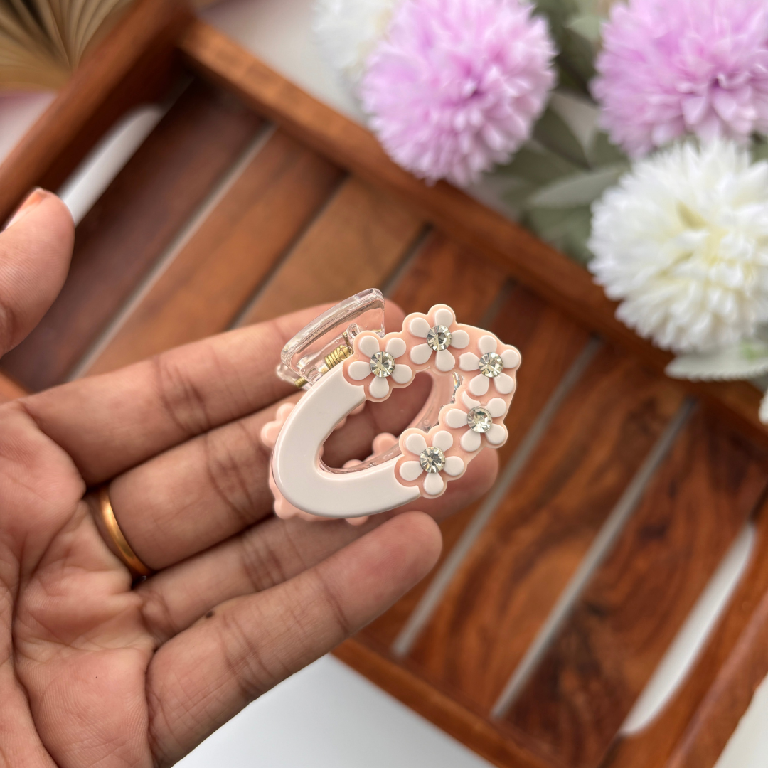 Oval Daisy Hair Claw – Medium