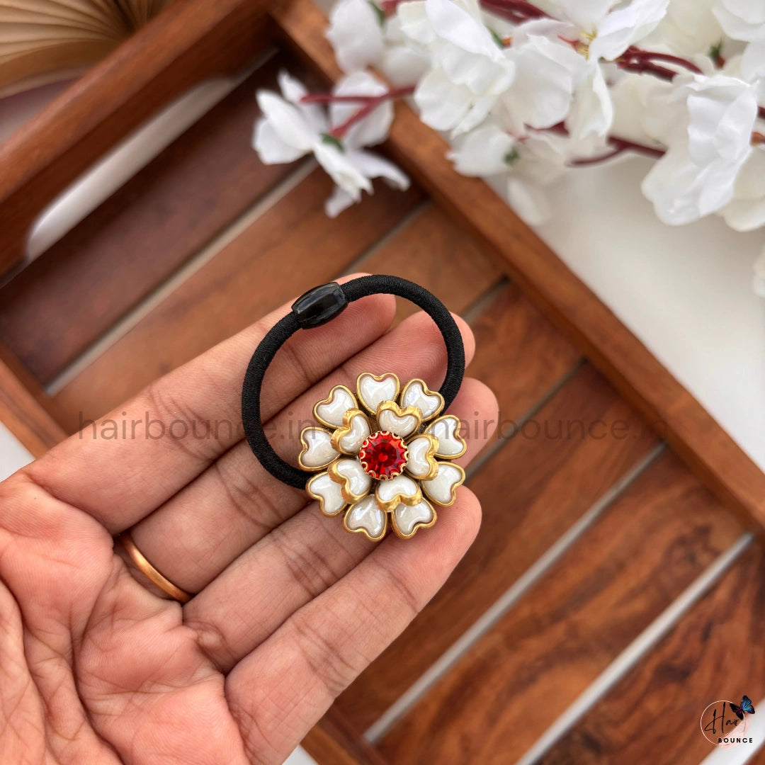 Pearl Heart Bloom Hair Tie
