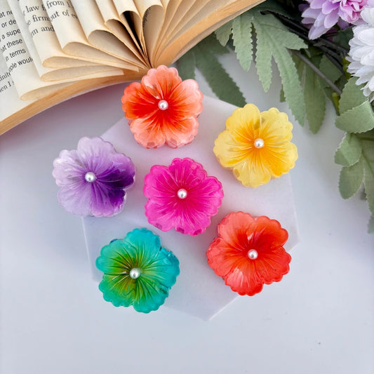 Pearl Center Hibiscus Hair Claw – Small