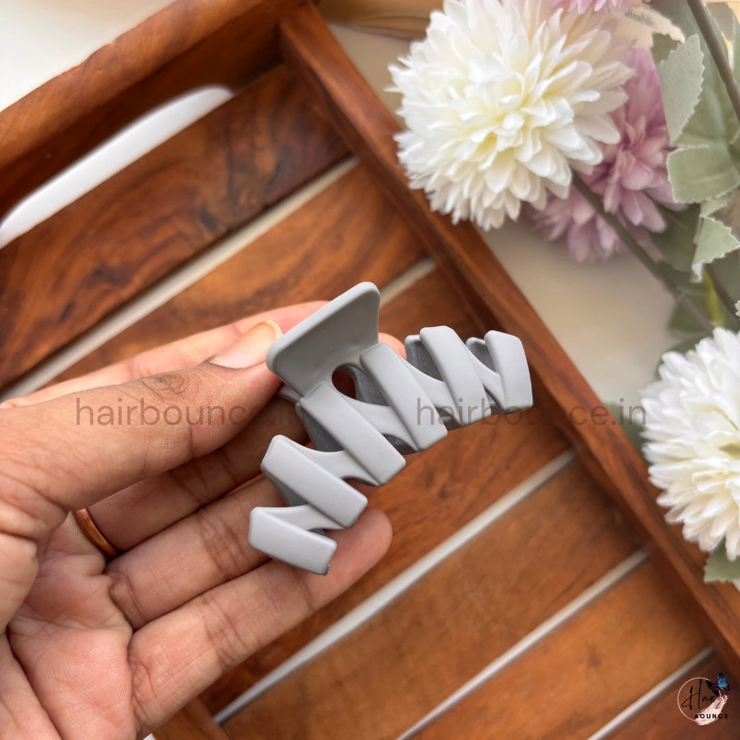 Matte Zigzag Hair Claw – Medium