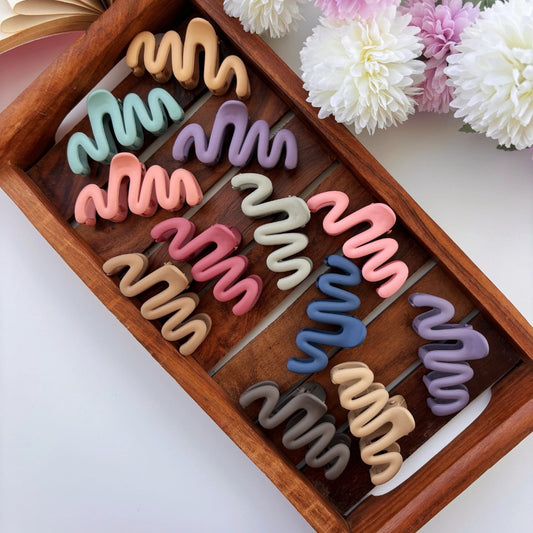 🎨 Pastel Wave Hair Claw – Medium