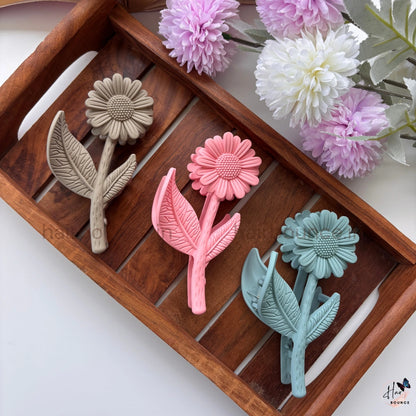 Matte Daisy Stem Hair Claw – Large